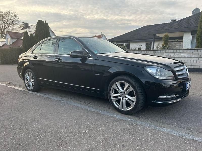 Gebraucht Mercedes C180 156 PS (114 kW) 2011 Schwarz Limousine