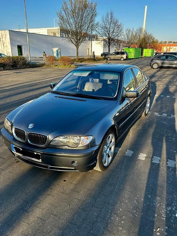 Grau Gebraucht 2001 BMW 330 Limousine | 5.700 € (Guter Preis) - Bild 1/4