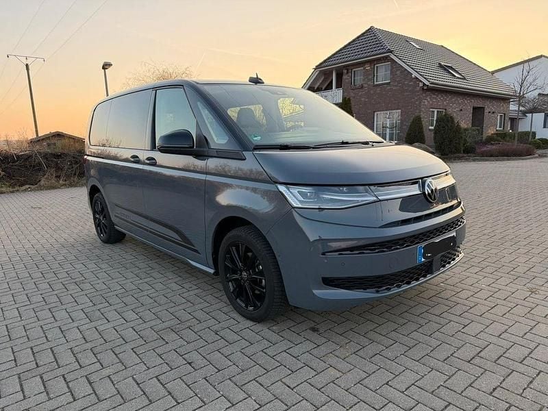 Gebraucht VW Multivan Edition 150 PS (110 kW) 2025 Grau Van