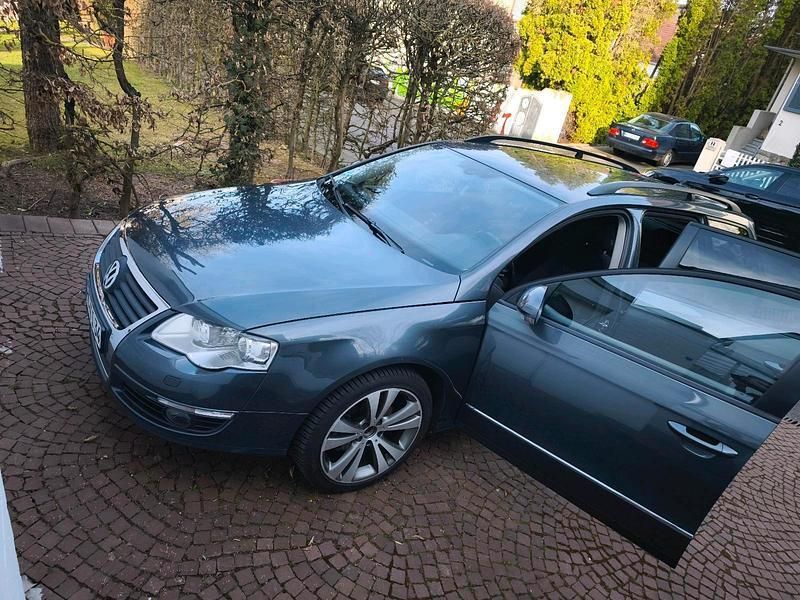 Grau Gebraucht 2010 VW Passat Kombi | 3.950 € (Fairer Preis) - Bild 1/4