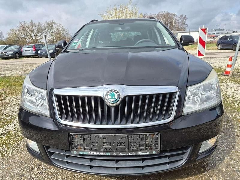 Gebraucht Skoda Octavia Ambiente 105 PS (77 kW) 2011 Schwarzmagic perleffekt Kombi