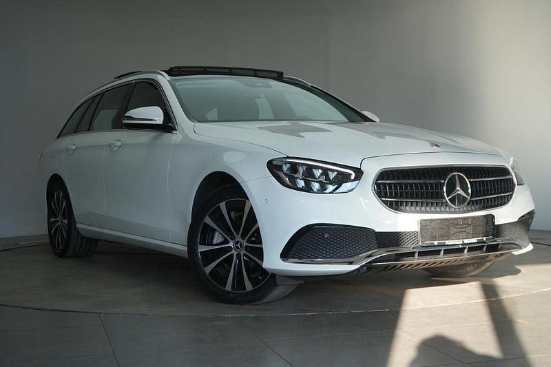 Gebraucht Mercedes E300 194 PS (142 kW) 2022 Weiß Limousine