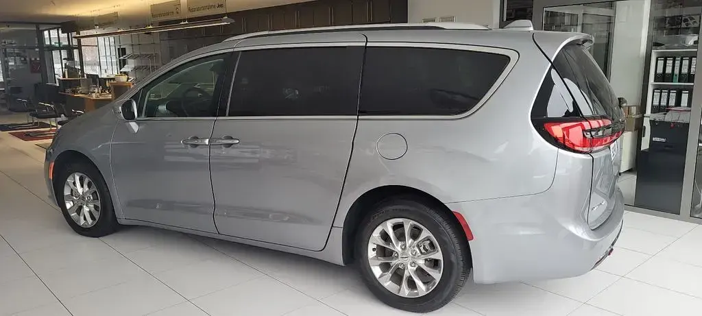 Gebraucht Chrysler Pacifica Touring 286 PS (210 kW) 2022 Silber Van