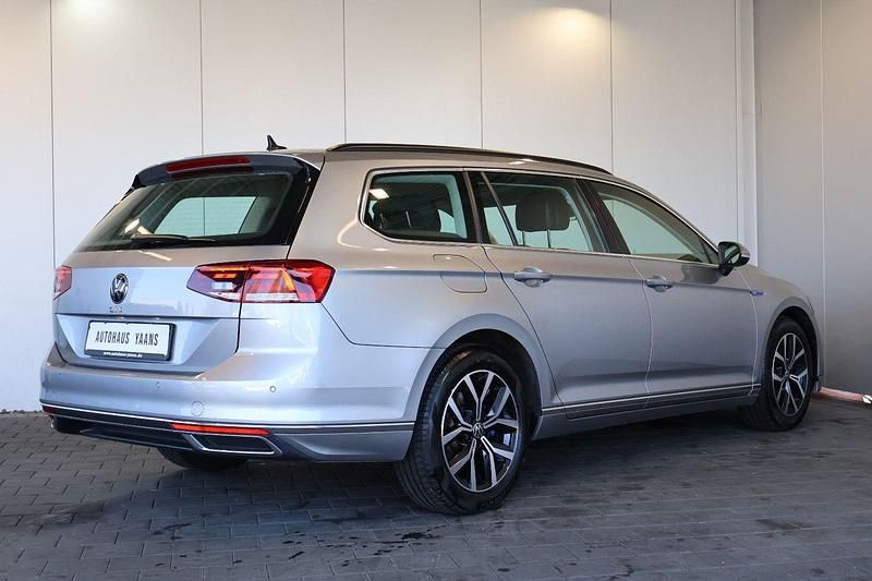 Gebraucht VW Passat GTE 218 PS (160 kW) 2021 Silber Kombi