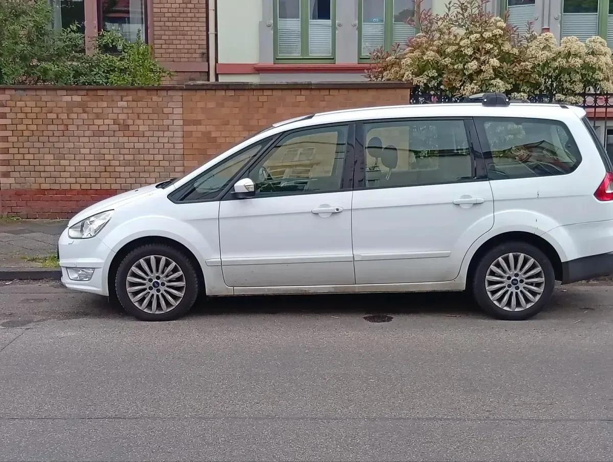 Gebraucht Ford Galaxy 163 PS (119 kW) 2014 Weiß Van / Kleinbus