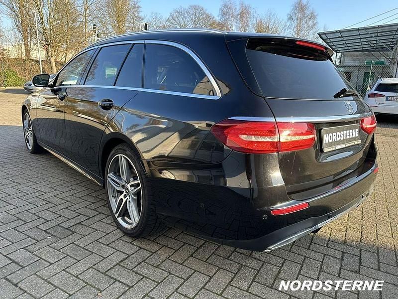 Gebraucht Mercedes E220 AMG 194 PS (142 kW) 2018 Schwarz Kombi