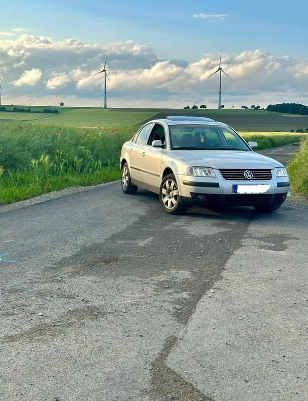 Silber Gebraucht 2003 VW Passat Limousine | 1.000 € (Guter Preis) - Bild 1/4