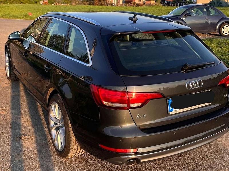 Gebraucht Audi A4 Design 150 PS (110 kW) 2017 Grau Kombi