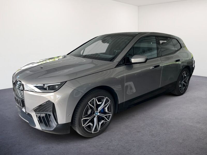 Grau Gebraucht 2022 BMW iX Performance SUV | 53.300 € (Fairer Preis) - Bild 1/4