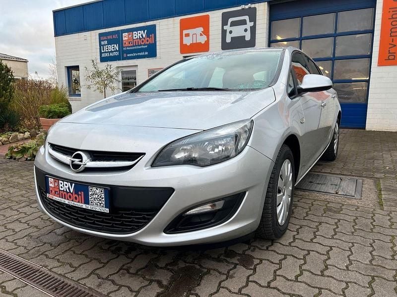 Silber Gebraucht 2015 Opel Astra Selection Limousine | 7.980 € (Superpreis) - Bild 1/4