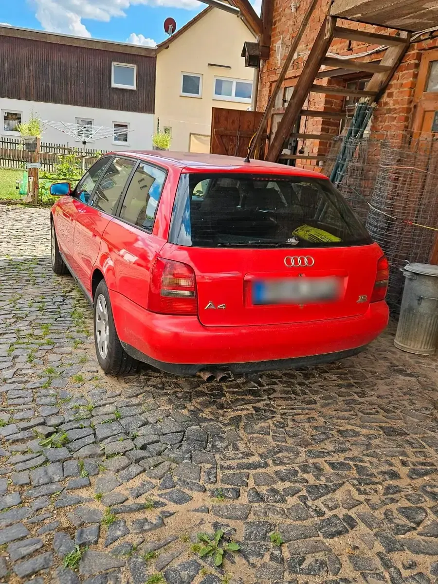 Gebraucht Audi A4 125 PS (91 kW) 1997 Rot Kombi