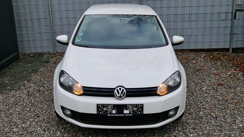 Gebraucht VW Golf VI Trendline 105 PS (77 kW) 2011 Weiß Kleinwagen