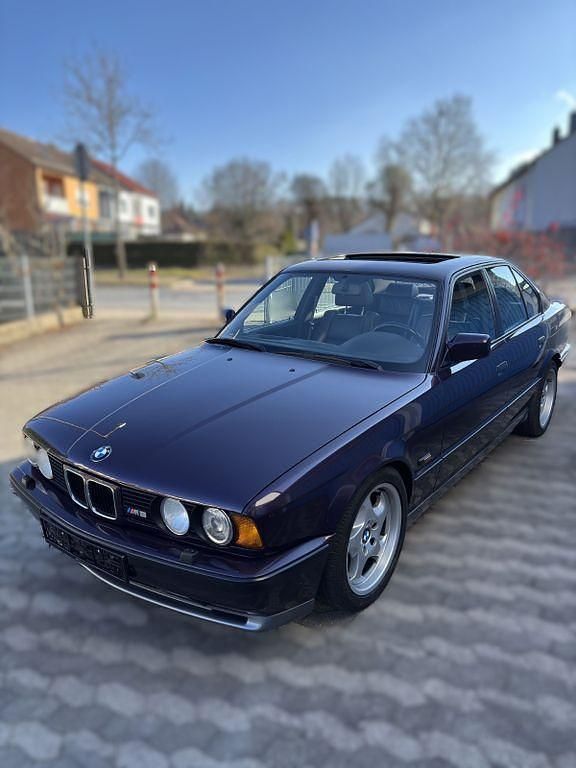 Violet Gebraucht 1992 BMW M5 Comfort Edition Limousine | 45.000 € - Bild 1/4