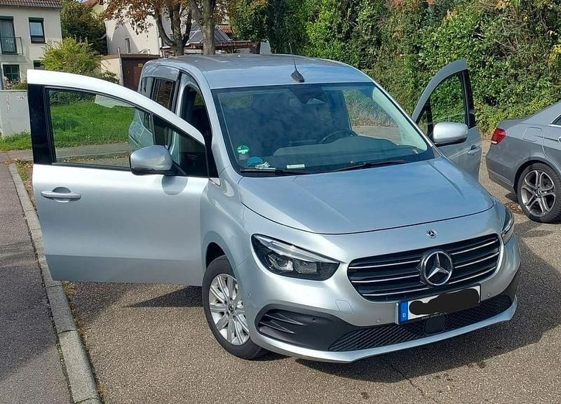 Silber Gebraucht 2022 Mercedes T180 Progressive Van / Kleinbus | 23.600 € (Fairer Preis) - Bild 1/4