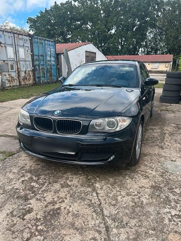 Schwarz Gebraucht 2011 BMW 118 Kleinwagen | 4.690 € (Superpreis) - Bild 1/4