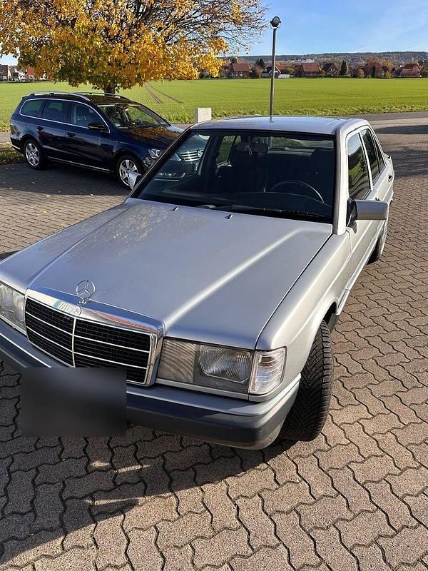 Gebraucht Mercedes 190 122 PS (89 kW) 1991 Silber Limousine