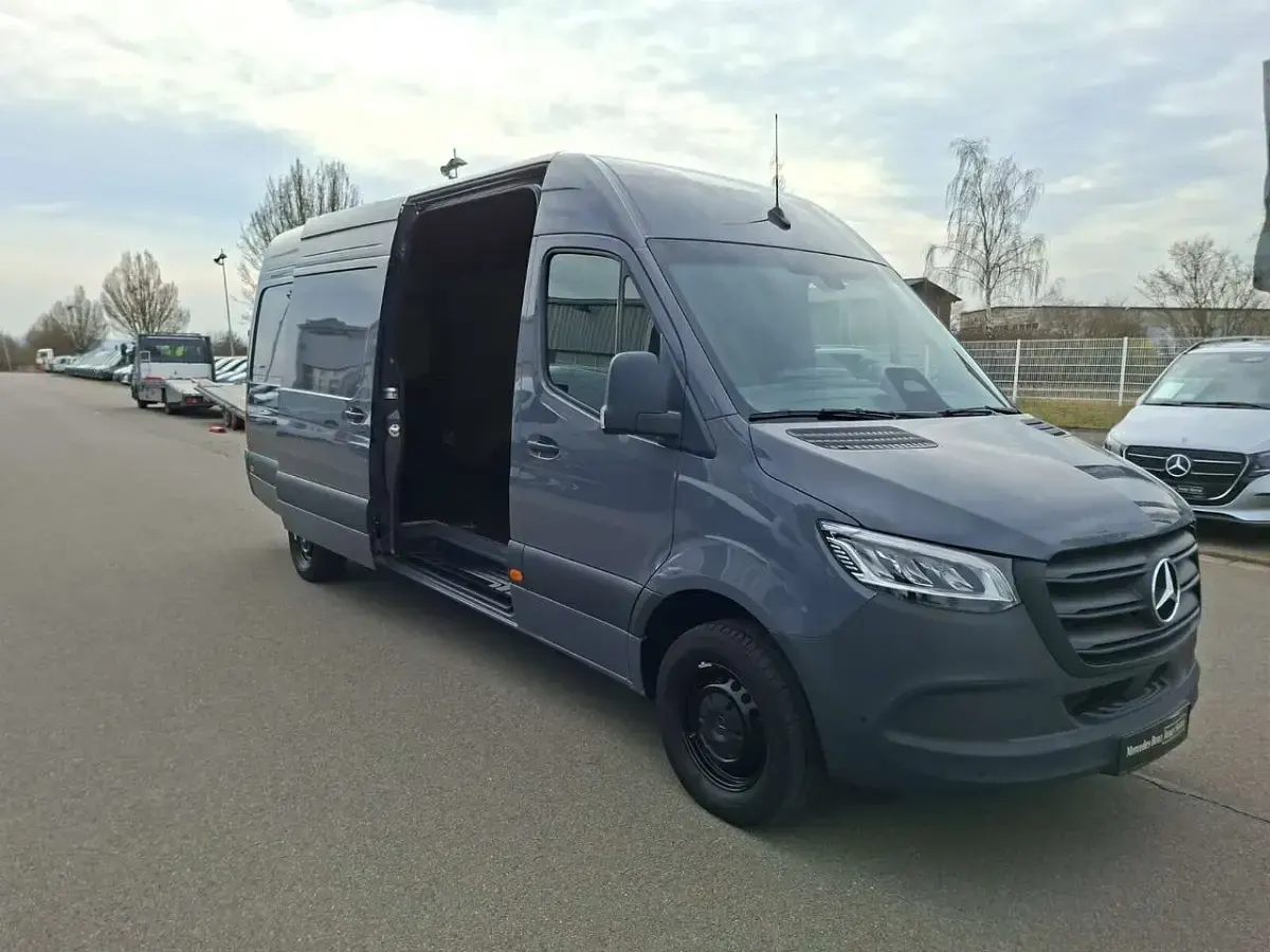 Gebraucht Mercedes Sprinter 170 PS (125 kW) 2024 Graphitgrau Van