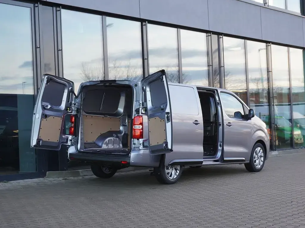 Neu Fiat Scudo 179 PS (131 kW) 2026 Silber Van