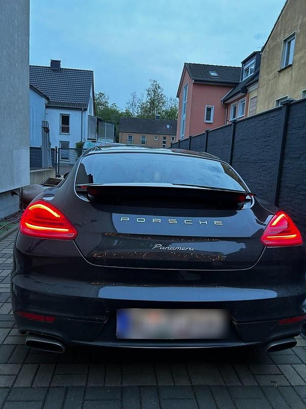 Gebraucht Porsche Panamera 300 PS (220 kW) 2015 Grau Kleinwagen