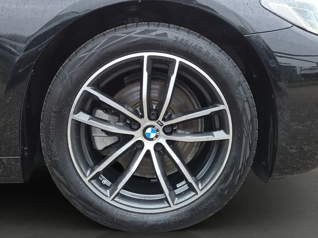 Gebraucht BMW 520 M Sport 184 PS (135 kW) 2023 Schwarz Limousine