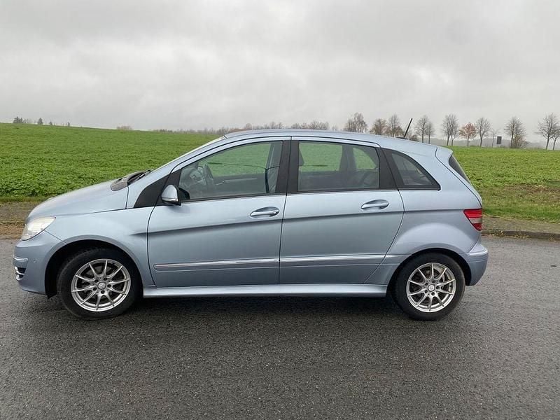 Gebraucht 2010 Mercedes B200 Van / Kleinbus | 3.950 € (Guter Preis) - Bild 1/4