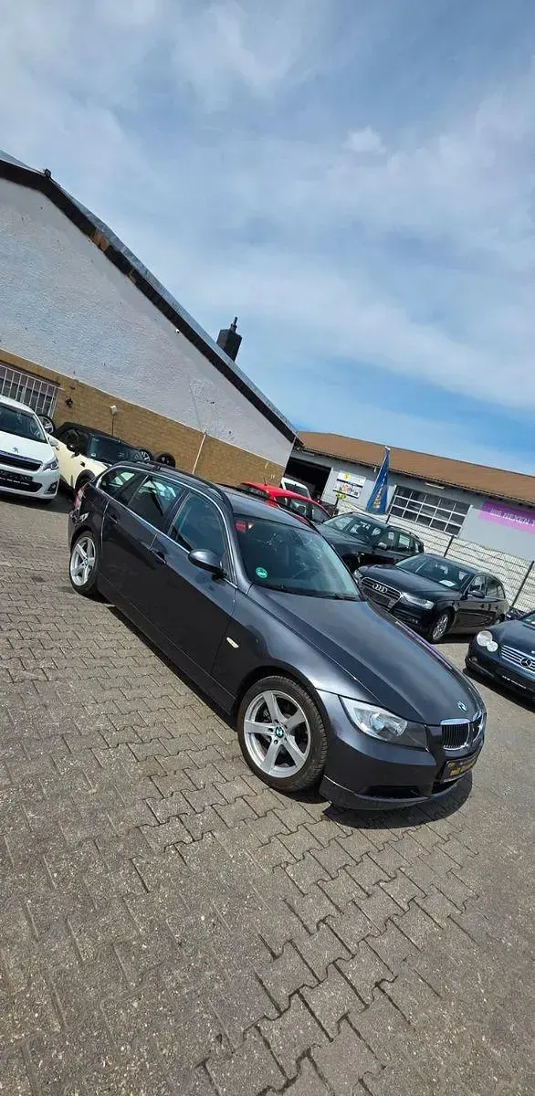 Gebraucht BMW 325 218 PS (160 kW) 2006 Grau Kombi