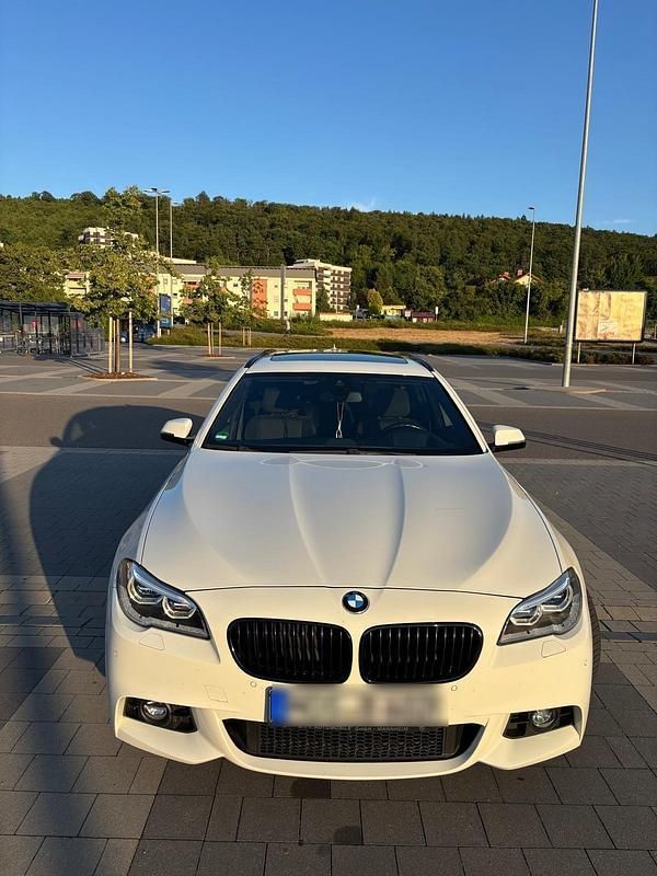Weiß Gebraucht 2017 BMW 530 M Sport Kombi | 22.950 € (Superpreis) - Bild 1/4