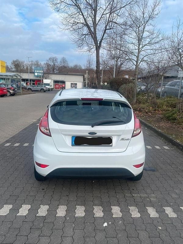 Gebraucht Ford Fiesta Titanium 82 PS (60 kW) 2015 Weiß Kleinwagen