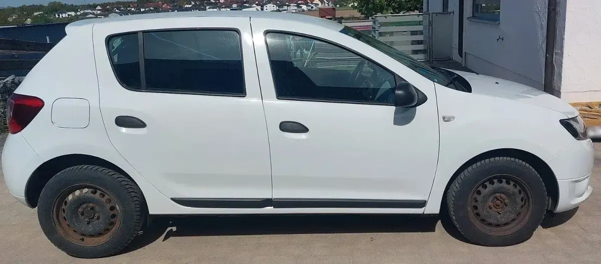 Gebraucht Dacia Sandero Ambiance 75 PS (55 kW) 2014 Weiß Limousine