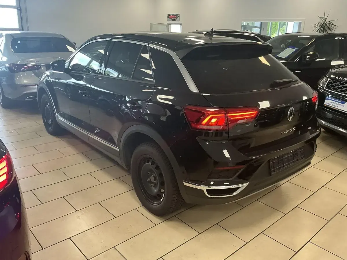 Second-hand VW T-Roc Active 150 CP (110 kW) 2022 Negru SUV