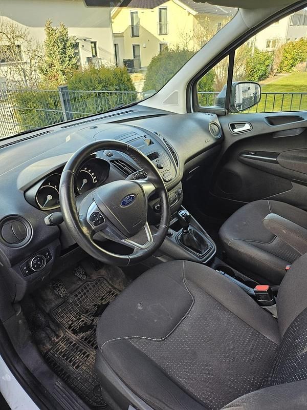 Gebraucht Ford Transit 101 PS (74 kW) 2022 Weiß Kombi