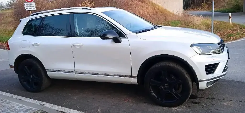 Gebraucht VW Touareg 262 PS (192 kW) 2015 Weiß SUV