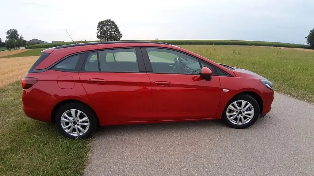 Gebraucht Opel Astra 110 PS (80 kW) 2021 Rot Kombi
