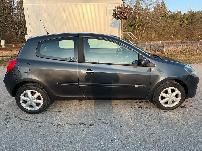 Gebraucht Renault Clio II 75 PS (55 kW) 2007 Kleinwagen