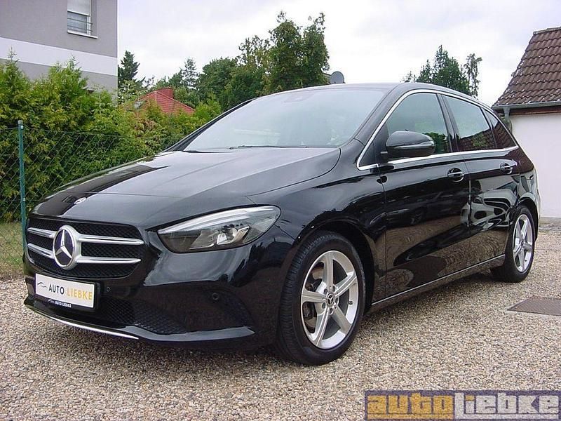 Schwarz Gebraucht 2019 Mercedes B200 Van / Kleinbus | 18.990 € (Guter Preis) - Bild 1/4