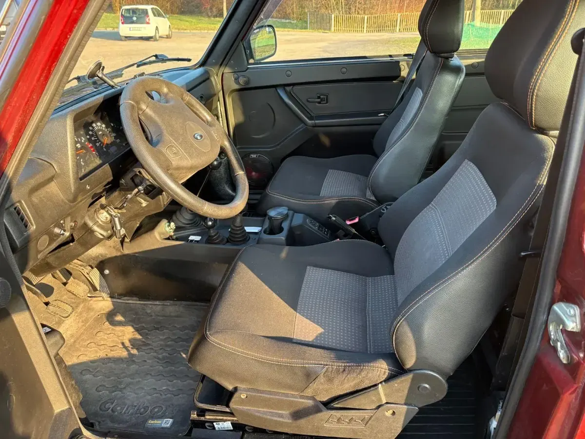 Gebraucht Lada Urban 83 PS (61 kW) 2017 Rot SUV