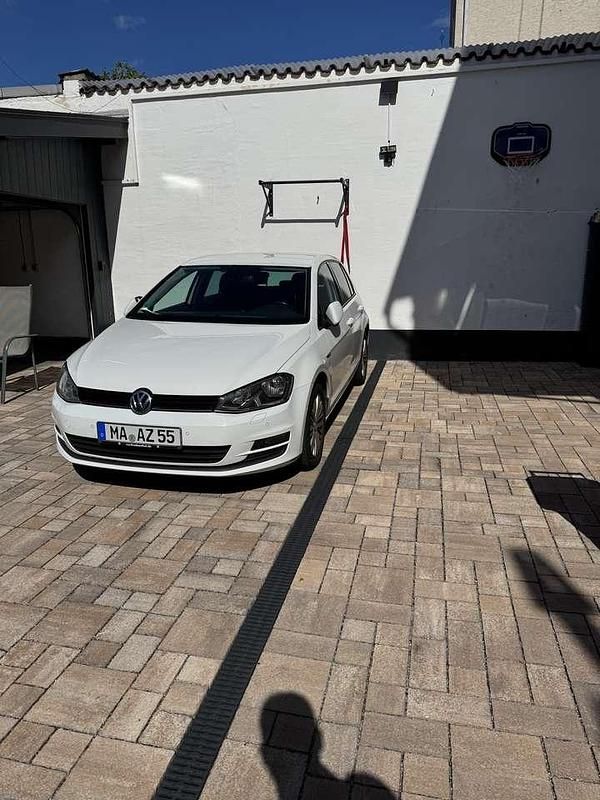 Weiß Gebraucht 2014 VW Golf VII Cup Kleinwagen | 10.800 € (Fairer Preis) - Bild 1/4