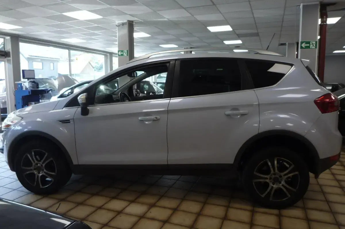 Gebraucht Ford Kuga Trend 136 PS (100 kW) 2009 Weiß SUV