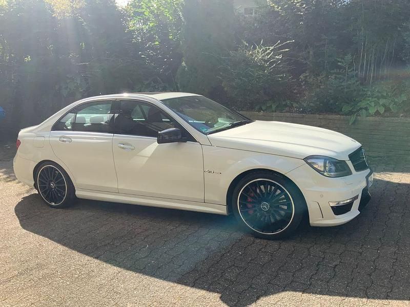 Weiß Gebraucht 2011 Mercedes C63 AMG AMG Limousine | 38.000 € (Fairer Preis) - Bild 1/4