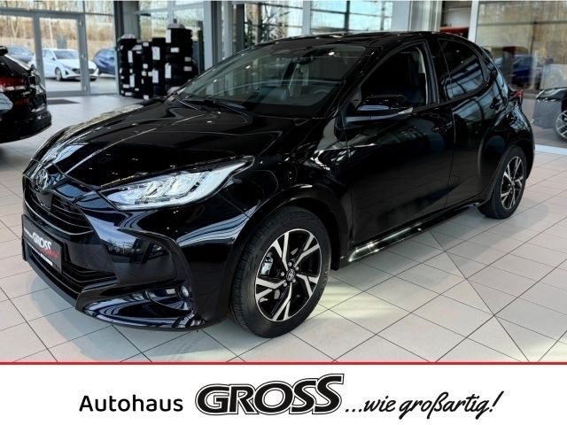 Schwarz Gebraucht 2024 Toyota Yaris Hybrid Team Limousine | 25.844 € (Etwas zu teuer) - Bild 1/3