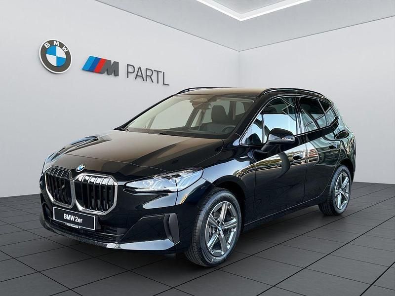 Black sapphire Gebraucht 2025 BMW 218 Active Tourer Van / Kleinbus | 37.900 € (Teuer) - Bild 1/4
