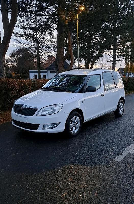 Weiß Gebraucht 2013 Skoda Roomster Van / Kleinbus | 2.300 € (Fairer Preis) - Bild 1/4