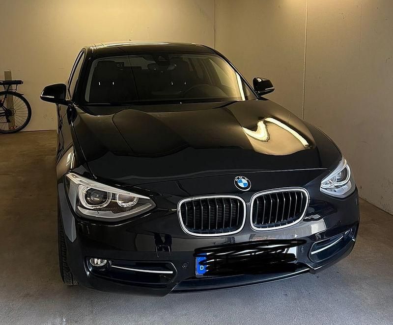 Schwarz Gebraucht 2015 BMW 120 Sport Line Kleinwagen | 13.500 € (Fairer Preis) - Bild 1/4