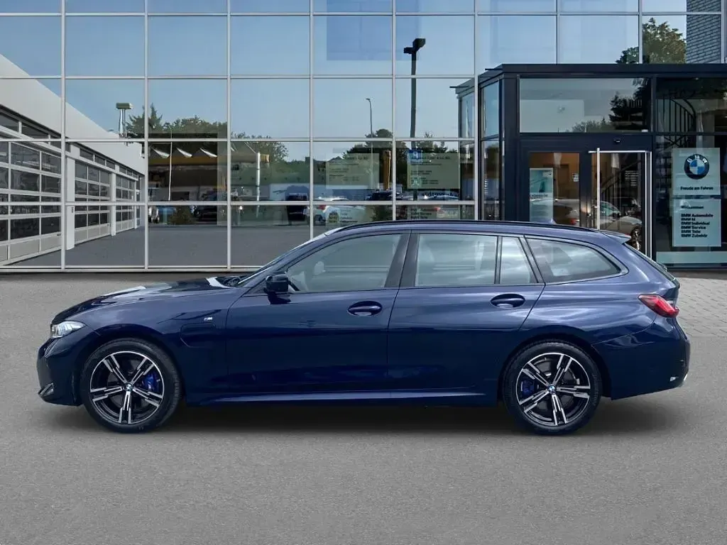 Gebraucht BMW 330e M Sport 292 PS (214 kW) 2025 Blau Kombi