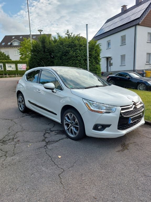 Weiß Gebraucht 2013 Citroën DS4 So Chic Kleinwagen | 7.350 € (Guter Preis) - Bild 1/4