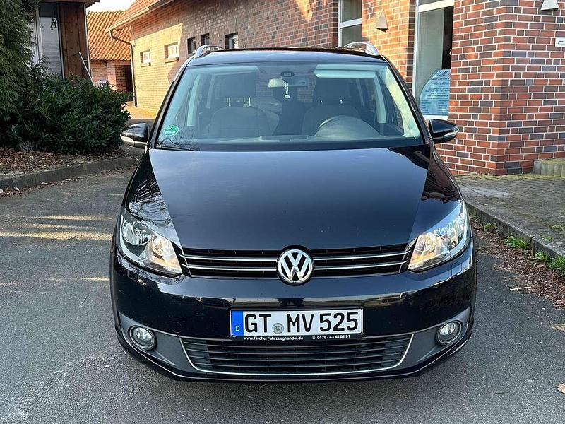 Gebraucht VW Touran Highline 140 PS (102 kW) 2013 Deep black perleffekt Van / Kleinbus