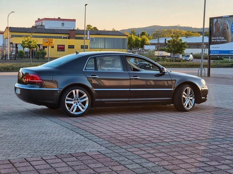 Gebraucht VW Phaeton 239 PS (175 kW) 2011 Grau Limousine