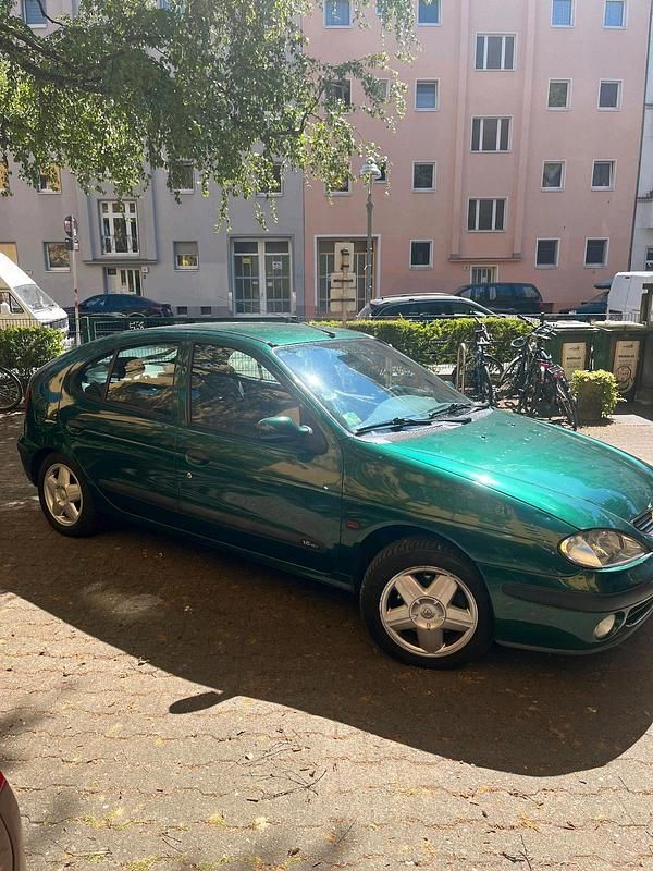 Grün Gebraucht 2000 Renault Mégane Limousine | 500 € (Superpreis) - Bild 1/4