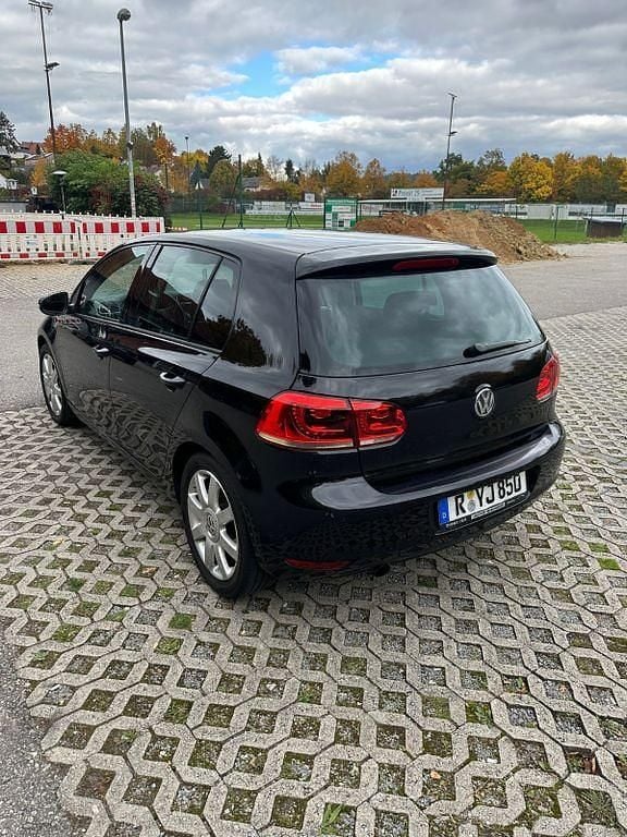 Schwarz Gebraucht 2011 VW Golf VI Comfortline Kleinwagen | 7.250 € (Teuer) - Bild 1/4
