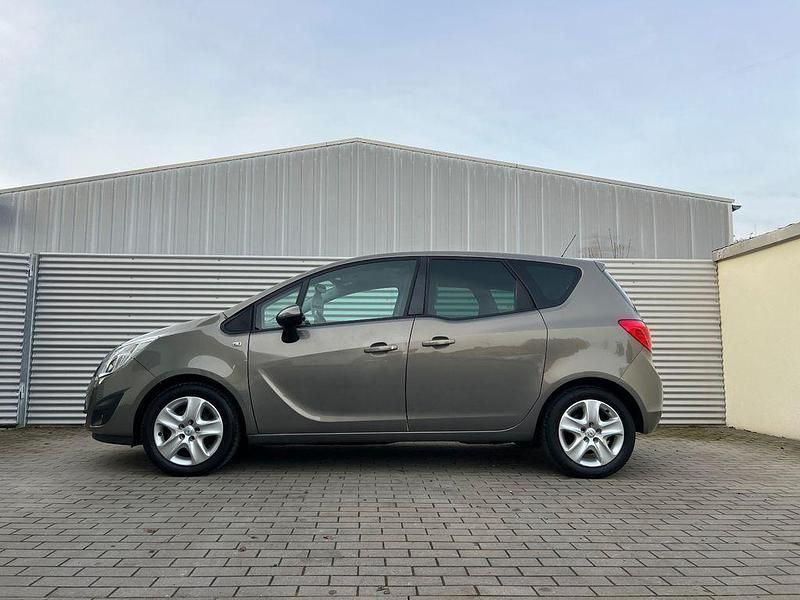 Gebraucht Opel Meriva Design Edition 101 PS (74 kW) 2011 Grau Van / Kleinbus